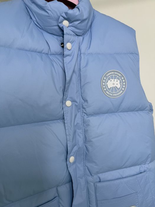 Продам жилет люкс Canada Goose