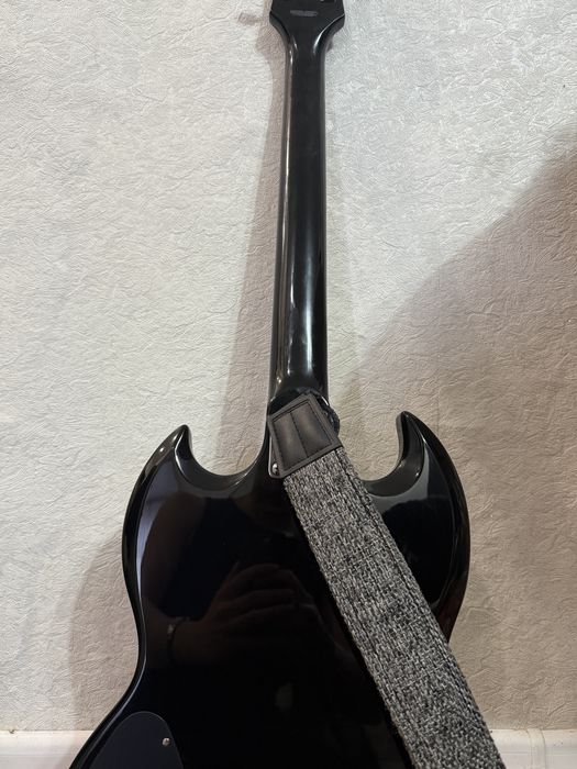 Продам электрогитару Special SG