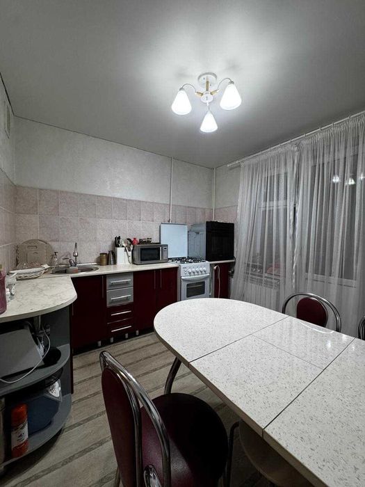 Продам 2х комн кв 11мкр закрытый двор