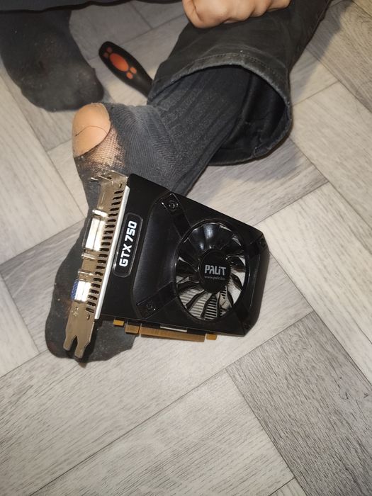 GTX 750 хорошее состояние продам