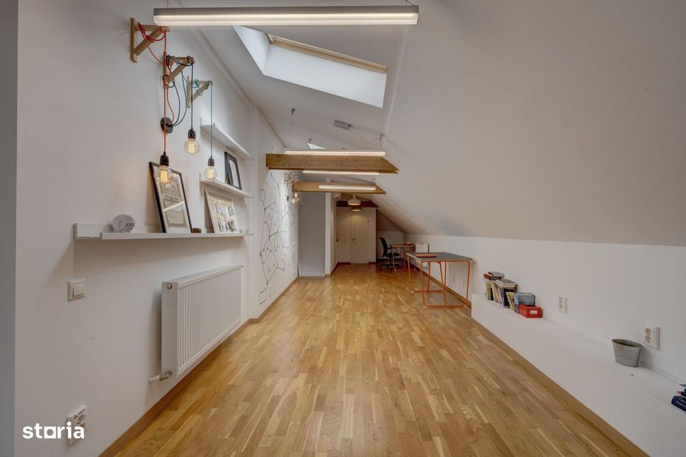 In Cartierul Evreiesc, casa 3 camere pivnita si mansarda open space.