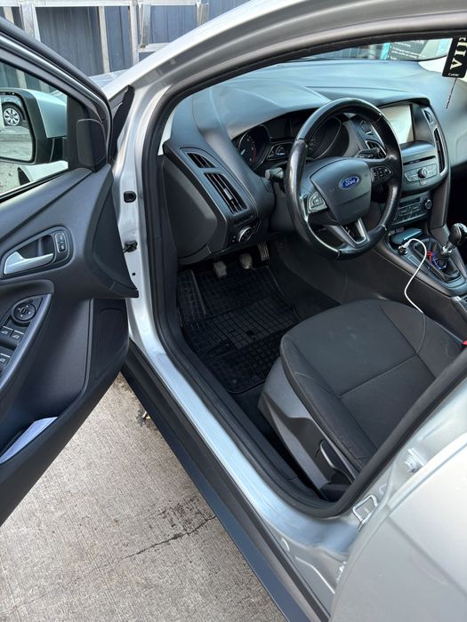 FORD Focus 2015 — imagine 5