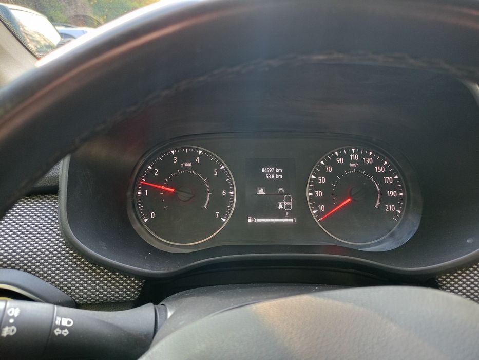 Продавам дачия Сандеро3 2023г.1000куб.еко газ