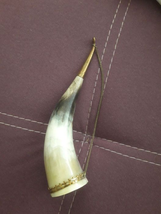 Рог старинный в инкрустации меди