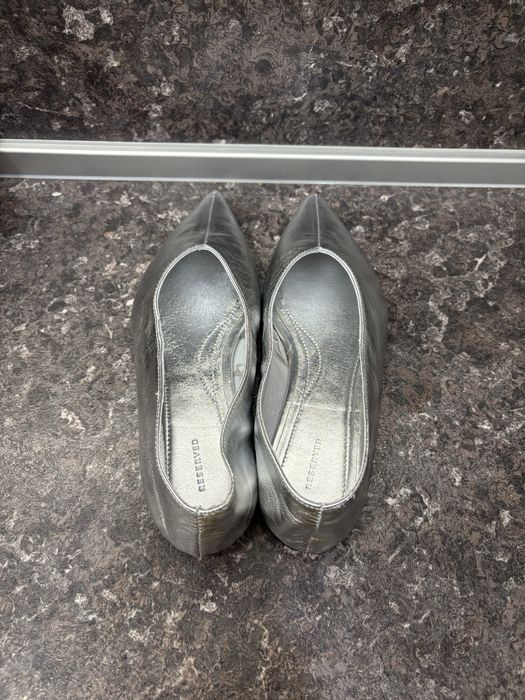 Сребърни обувки от естествена кожа Reserved