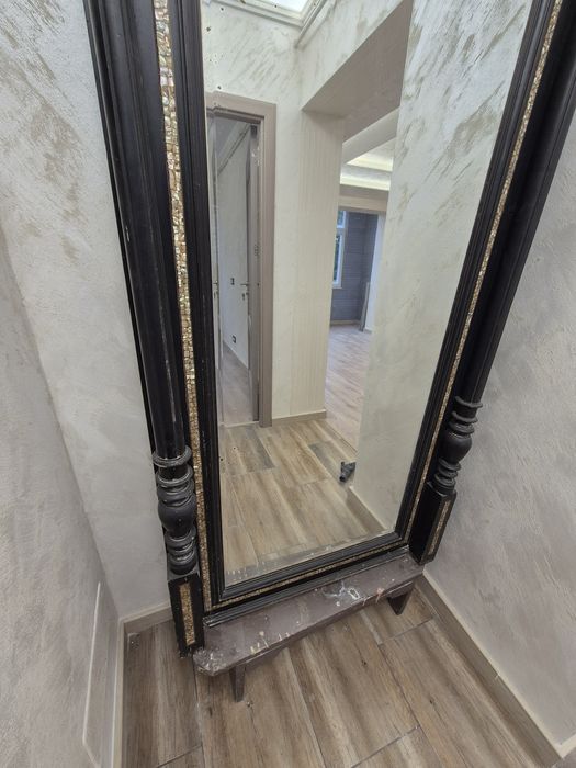 Oglinda veche în stare buna