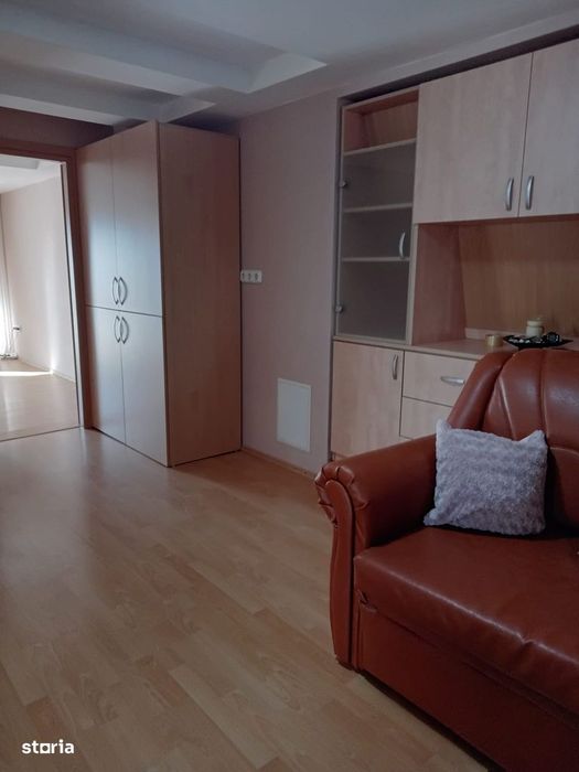 Casă spațioasă cu etaj și teren generos, zona urbană