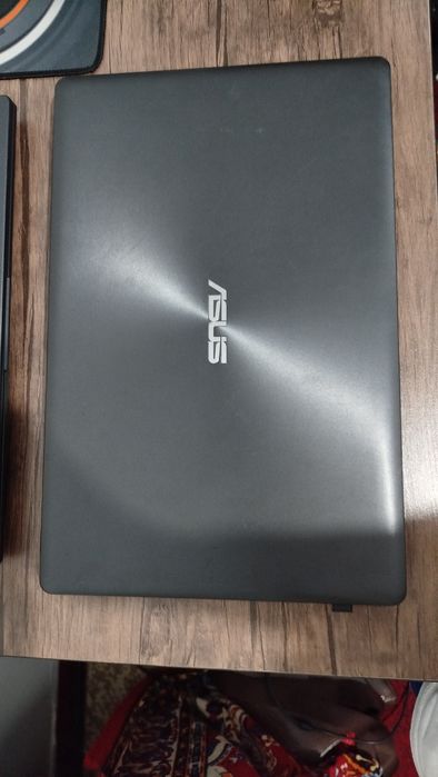 Asus noutbuk sotiladi