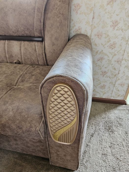 Ugalok divan sotiladi