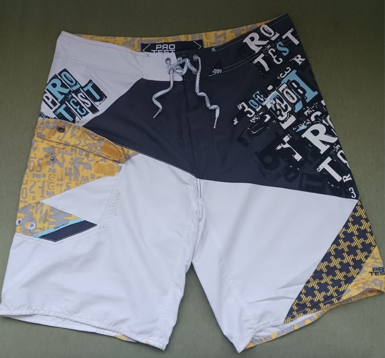 Сърф бермуди на PROTEST, номер L, 46-48 см в талията и до 58 в таза.