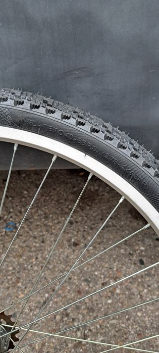 Капли и гуми за велосипеди, 28, 26