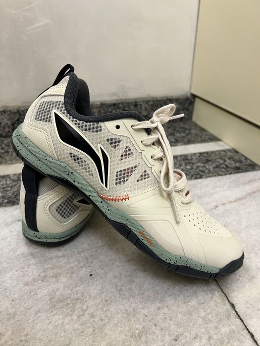 Обувь Lining для настольного тенниса, бадминтона и вольейбола39 размер