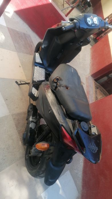 Vînd scuter perfect funcțional preț 700 de lei 0742931049