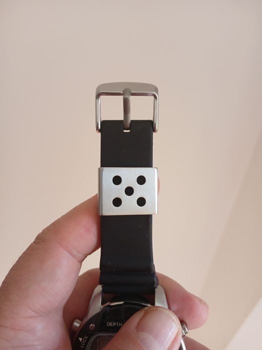 Ceasul din imagine este un model Seiko Scuba Diver's 200m M796