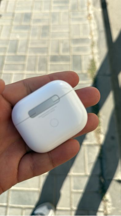 Продам кейс от Airpods 3 оригинал