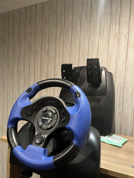 Игровой руль, педали и руль в клмплеткте