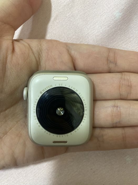 Apple watch SE часы