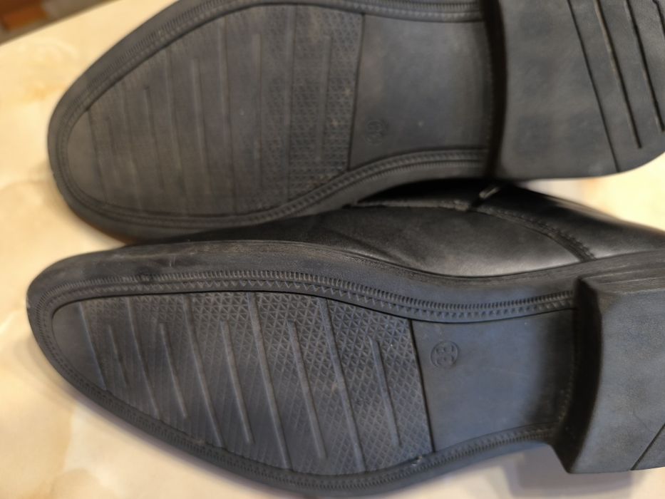 Елегантни черни обувки