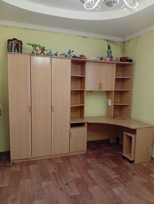 Срочно продаю компьютерный стол