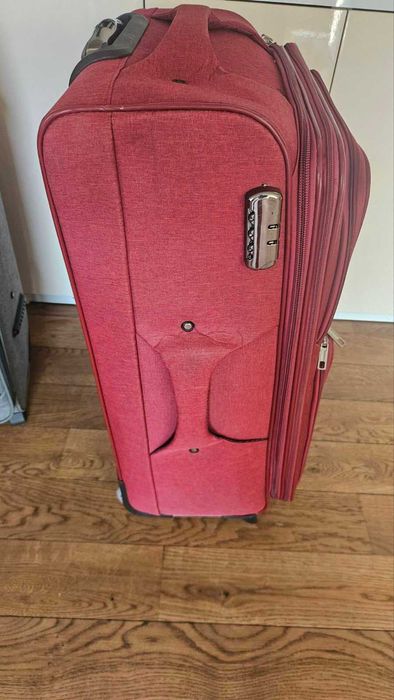 Куфар XXL размер /75/49/25 см,допълнително  разширение,плат с колелца