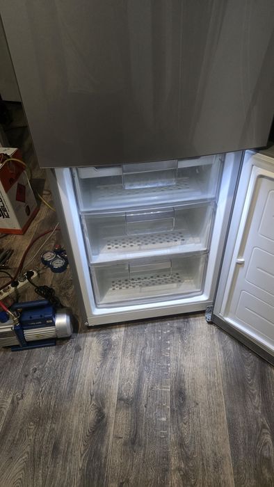 Продам новый холодильник LG.