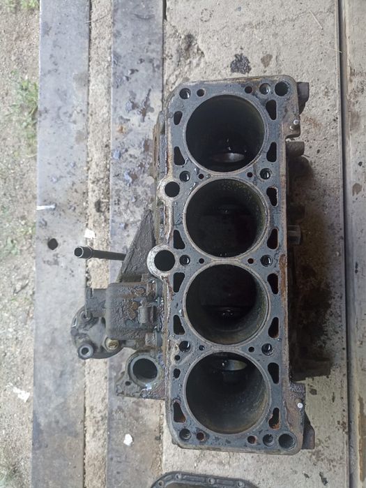 Блок цилиндра и поддон гольф 1.8