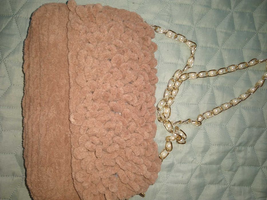 Ръчно плетена чанта.