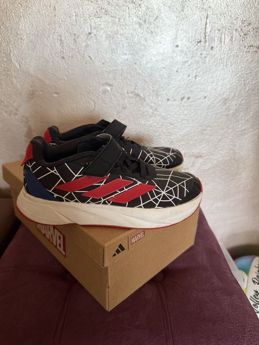Adidas Marvel Spiderman маратонки за момче 33
