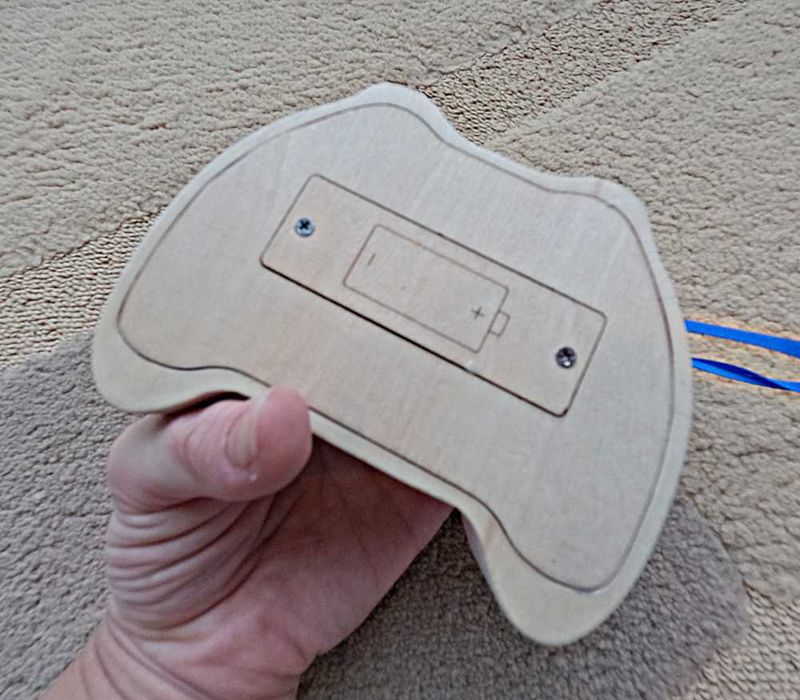 Placă Montessori cu butoane si intrerupatoare beculete