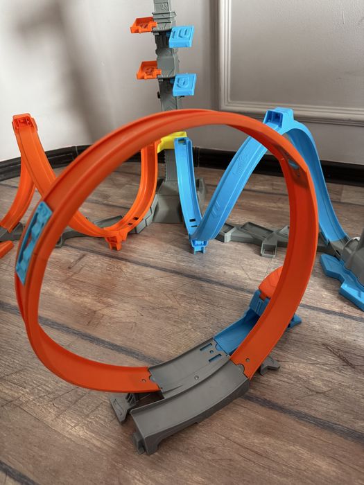 Город Hotweels и 165 машинок