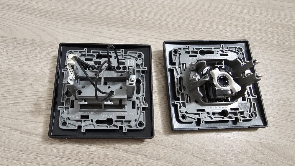 Выключатель и компьютерна розетка (RJ45) Legrand Etika 
https://legra