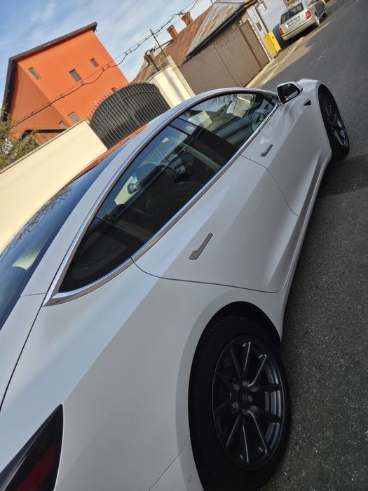 Tesla Model 3, la Ramanere