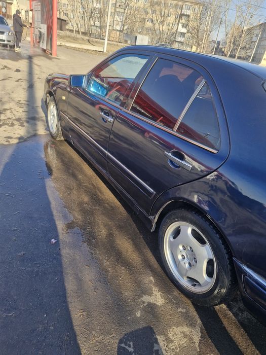 Продам мерседес 210