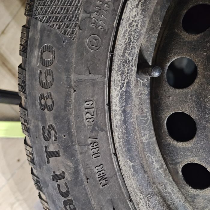 4 jante cu 2 anvelope 215/55/r16 original pt Ford