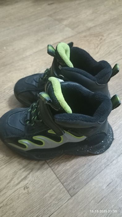 Обувь детская 26 размер на 3-4 годика