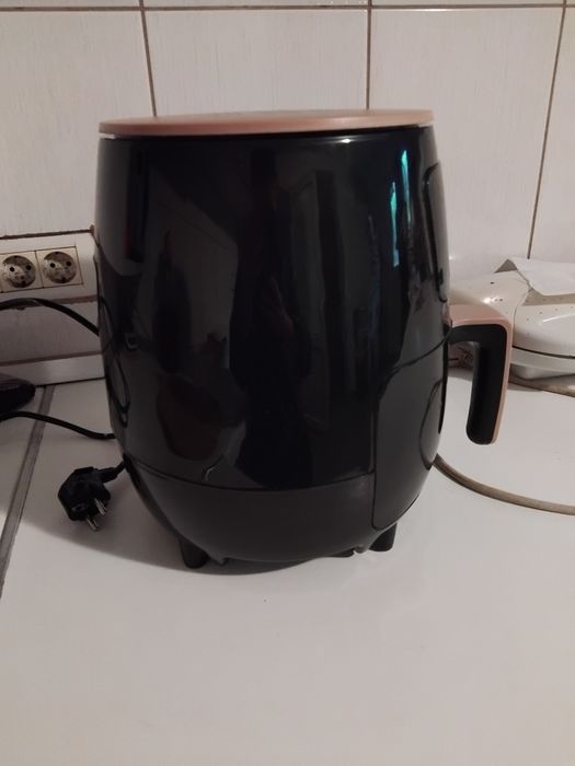 Airfryer(Friptoză pe aer cald)