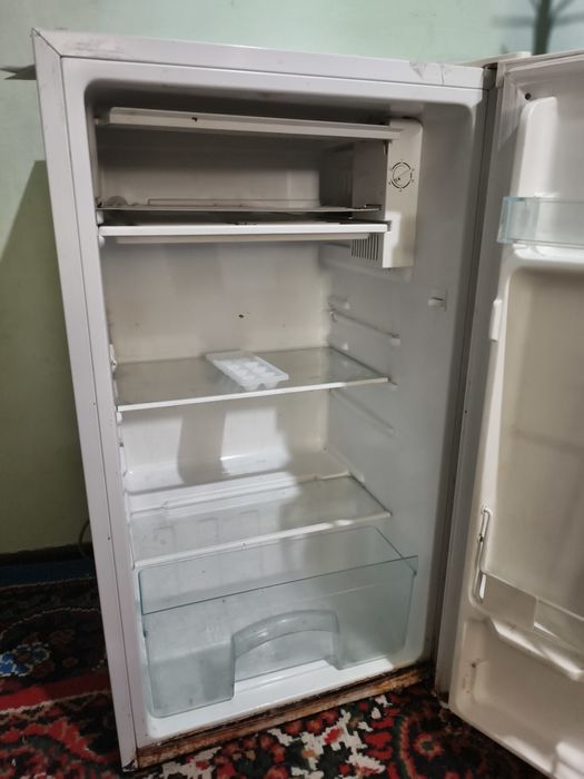Muzlatgiz . Rangi:oq. 1 yilxam ishlatilmagan holati yangi.