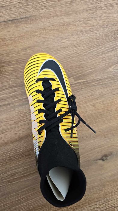 Нови оригинални бутонки и стоножки