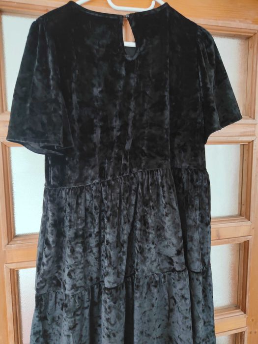 Rochie neagra de catifea SINSAY L