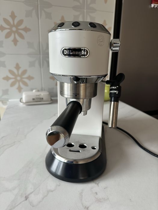 Еспресо машина De'Longhi Dedica