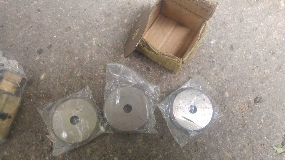 Машина за копиране на ключове, фрези и шмиргел