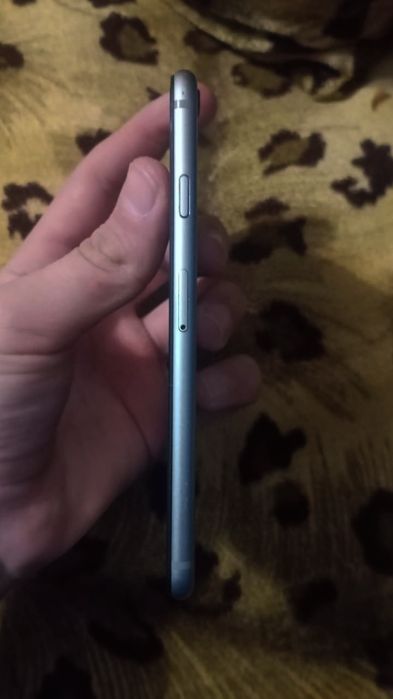 Айфон 6  надо менять экран