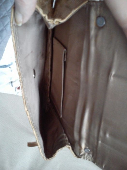 кожена дамска чантичка