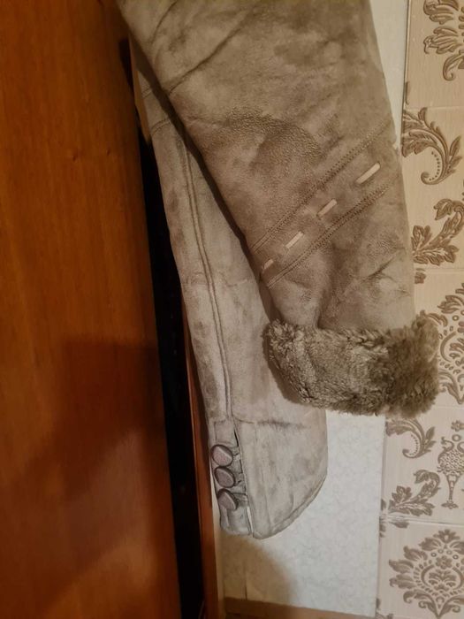 Дамско палто, изкуствена  кожа . Много добро качество. Чисто Ново.