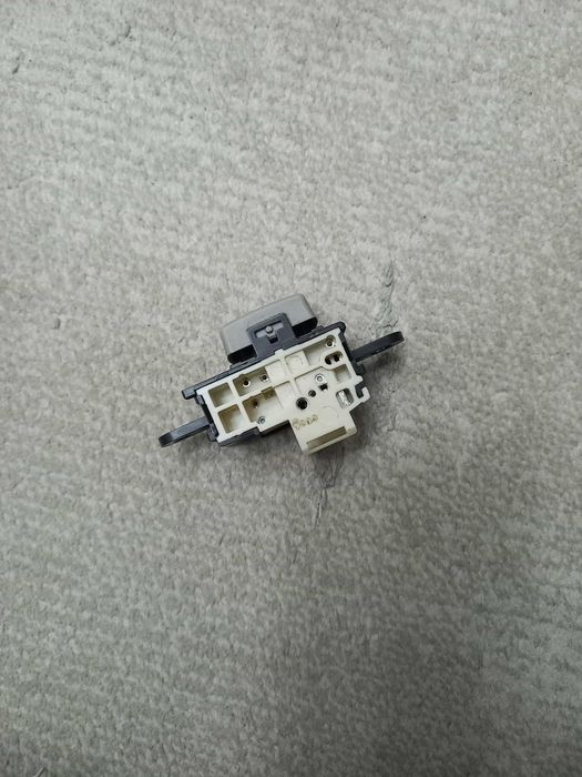 Кнопка люка с ободком ,паджеро 4