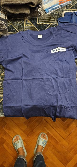 Echipament de lucru: pantaloni, hanorace, tricouri, bluze