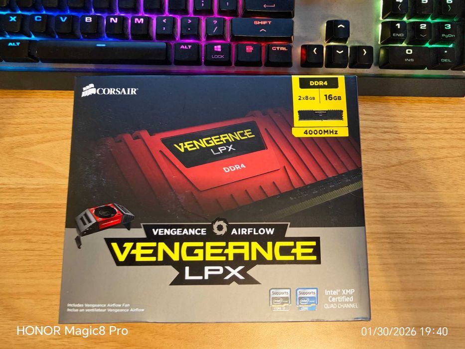 RAM Corsair Vengeance Airflow 16GB (8+8) 4000 MHz с активно охлаждане