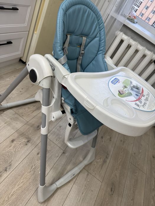 Продам детский столик обеденный