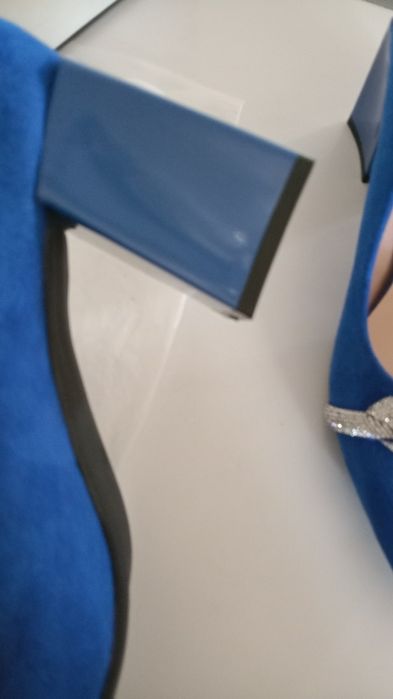 Продаю туфли новые