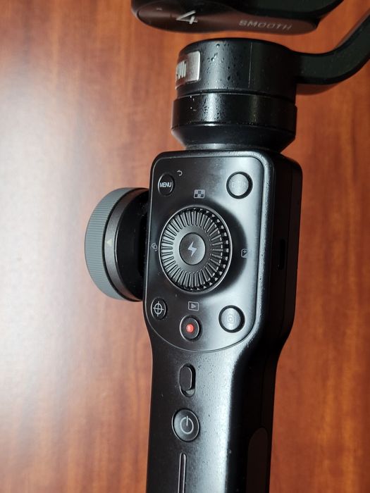 Продам стабилизатор Zhiyun Smooth 4
